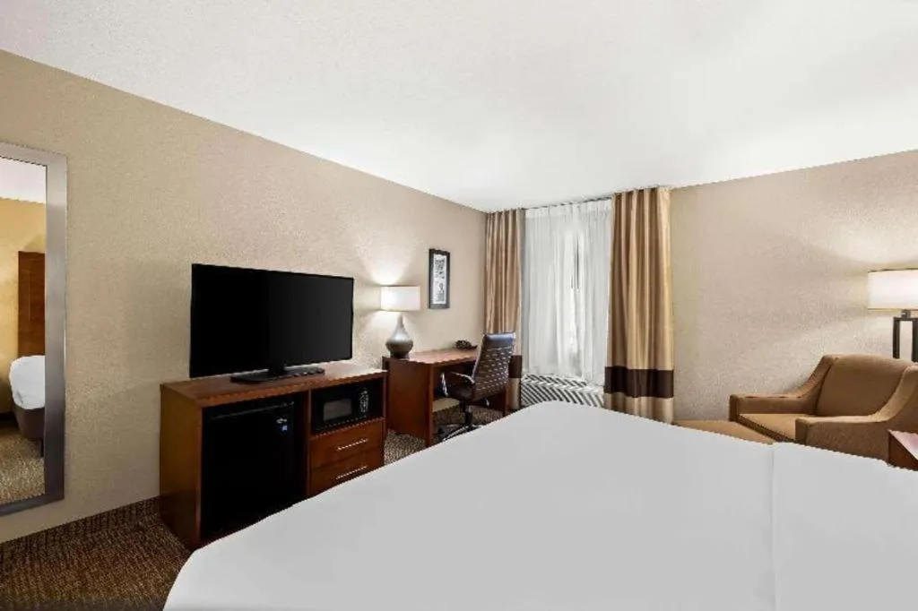 Bed in Comfort Inn Tucson Central