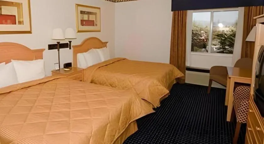 Bed in Comfort Inn Tucson Central