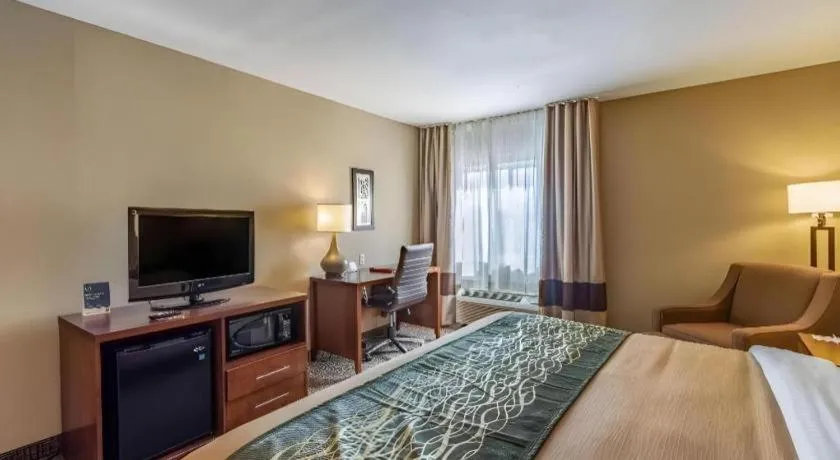 Bed in Comfort Inn Tucson Central