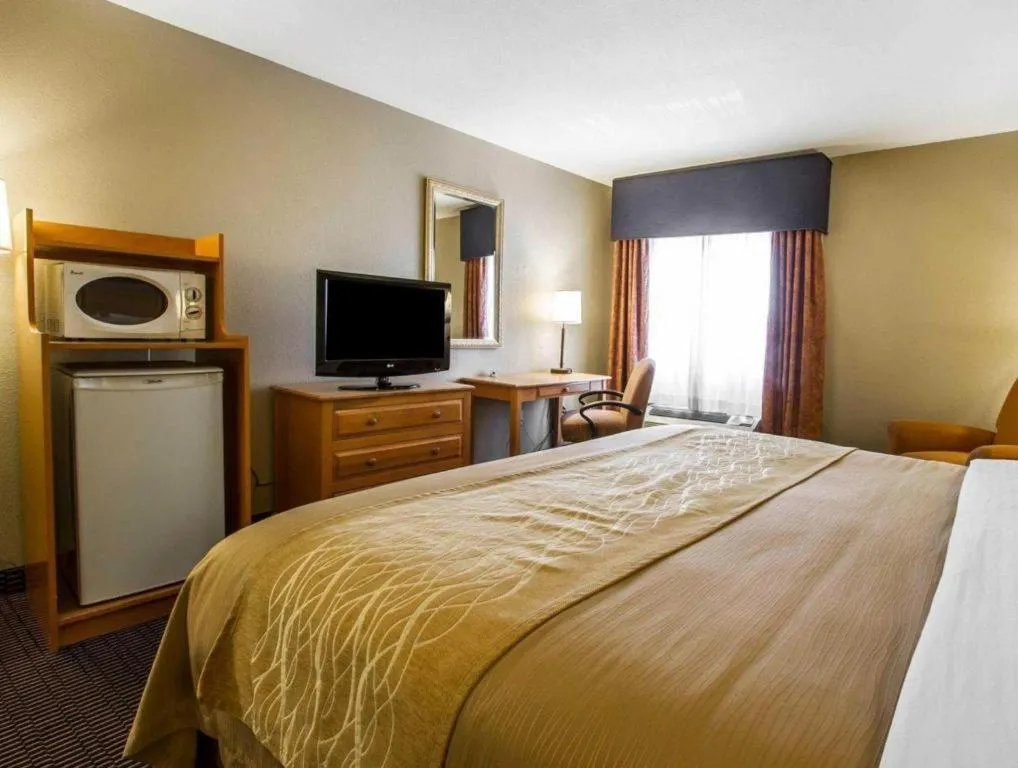 Bed in Comfort Inn Tucson Central