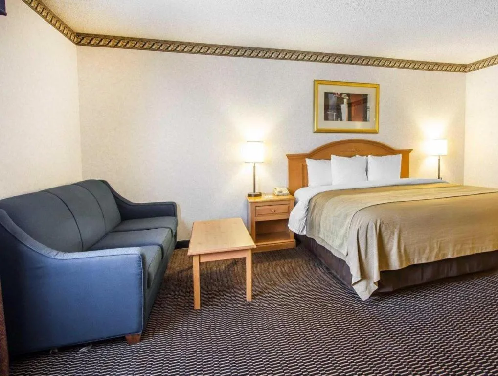 Bed in Comfort Inn Tucson Central