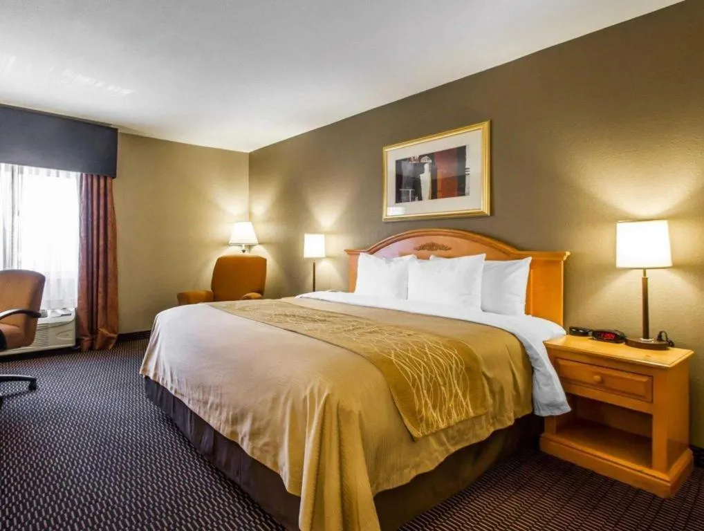 Bed in Comfort Inn Tucson Central