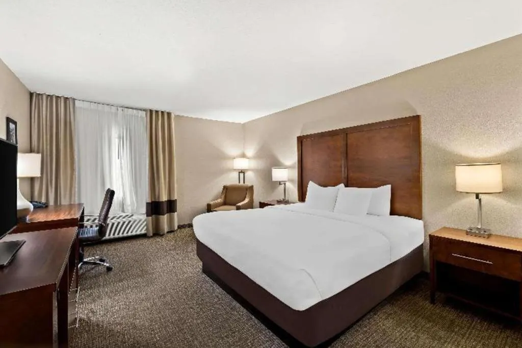 Bed in Comfort Inn Tucson Central