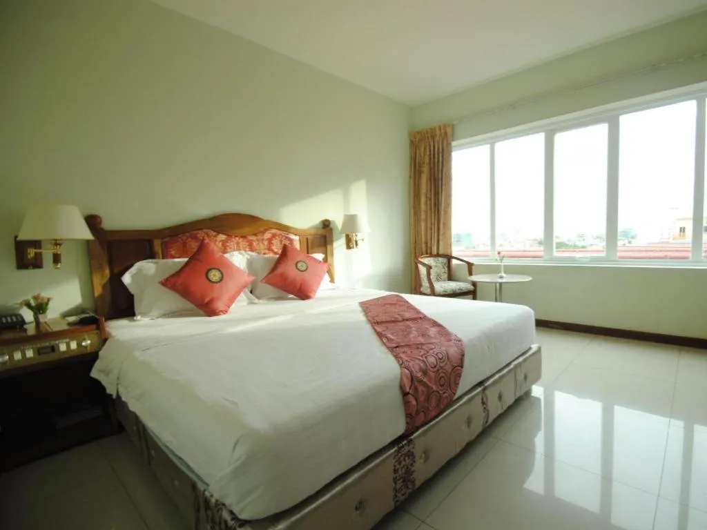 Bed in Midland Hotel