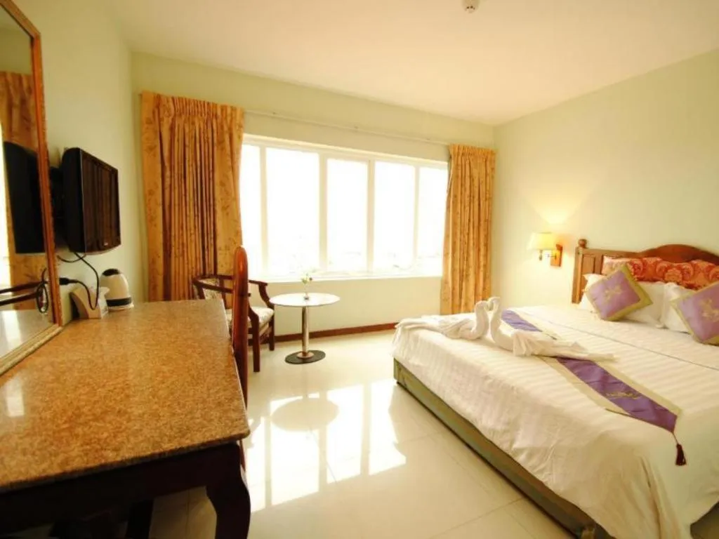 Bed in Midland Hotel