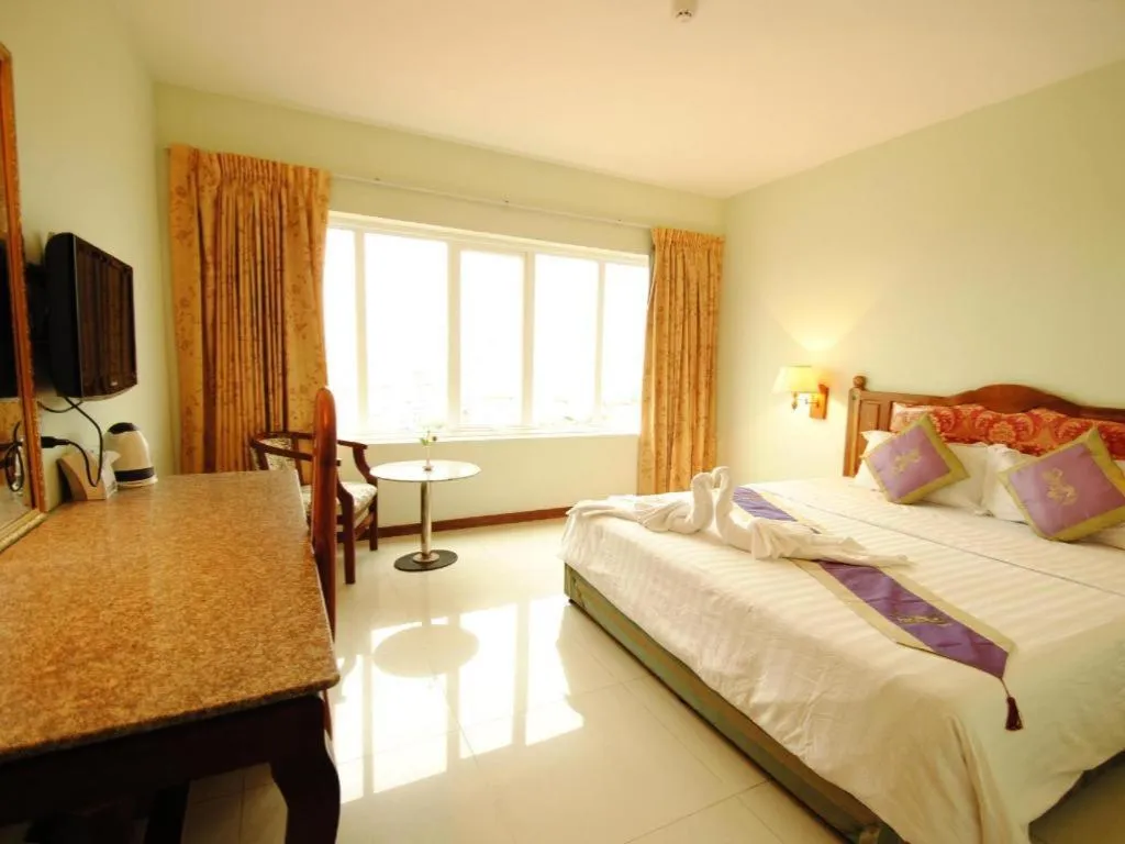 Bed in Midland Hotel