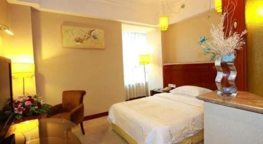 Bed in Jinrong International Hotel