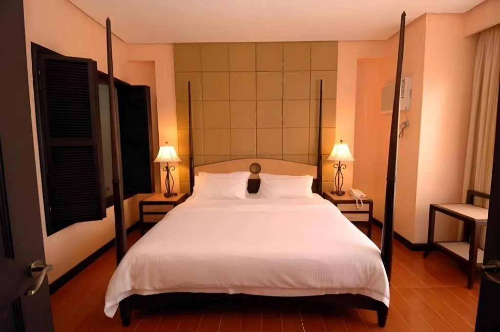 Bed in Planta Centro Bacolod Hotel & Residences