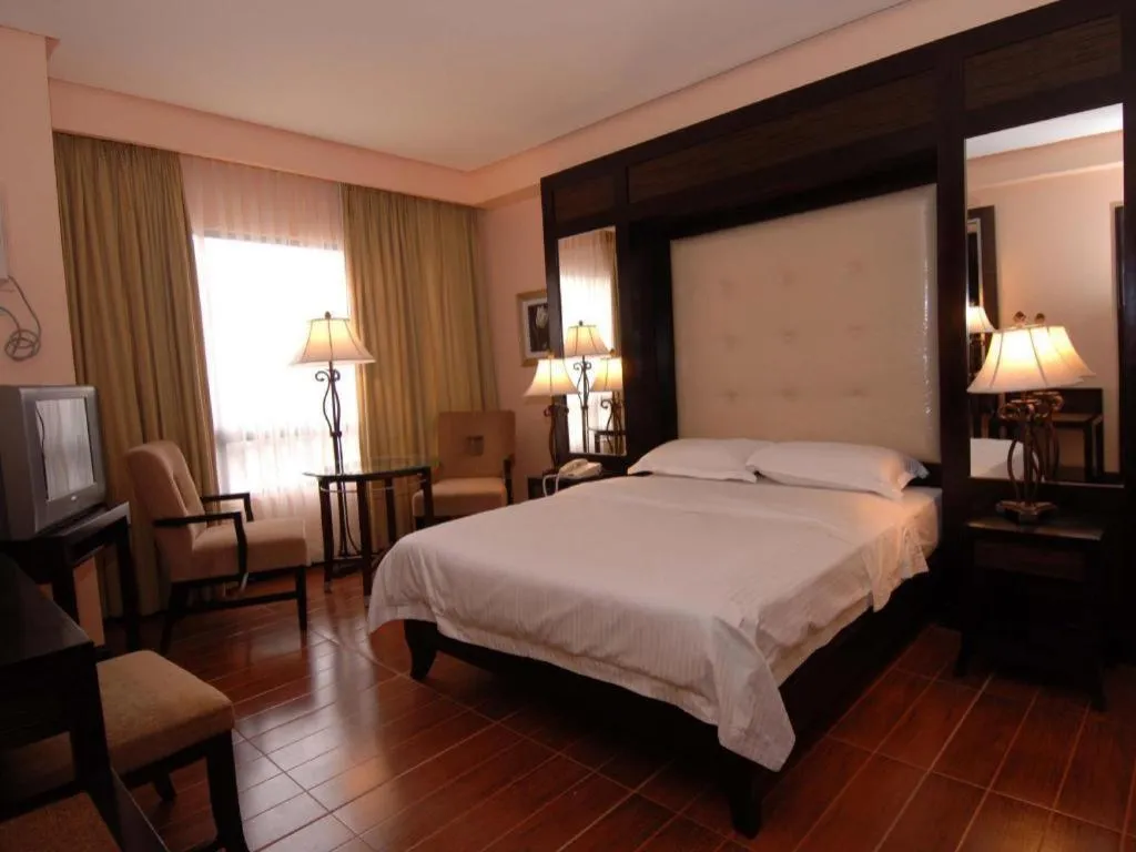 Bed in Planta Centro Bacolod Hotel & Residences