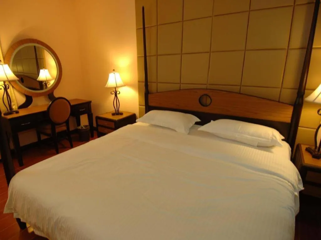 Bed in Planta Centro Bacolod Hotel & Residences