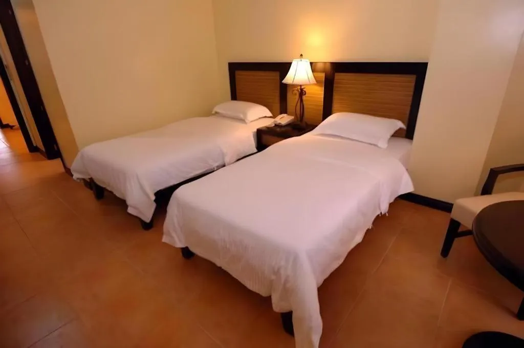 Bed in Planta Centro Bacolod Hotel & Residences