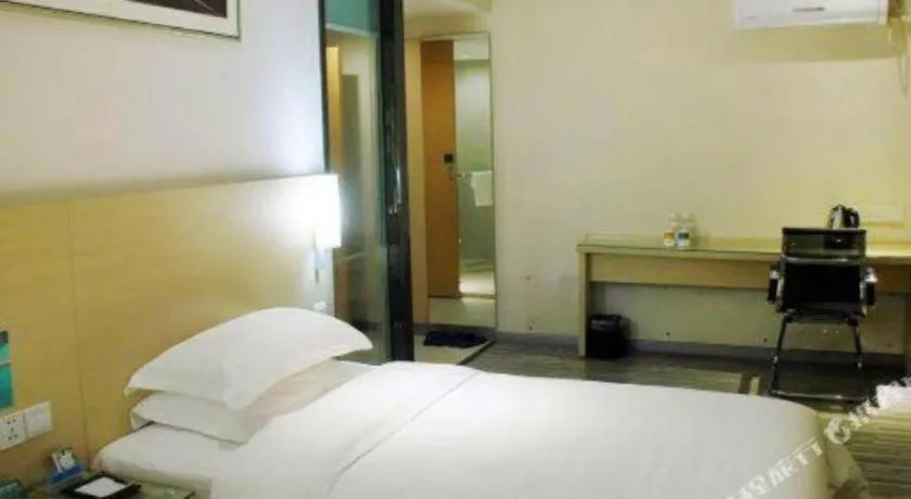 Bed in City Comfort Inn Liuzhou Beique Road Huang Village