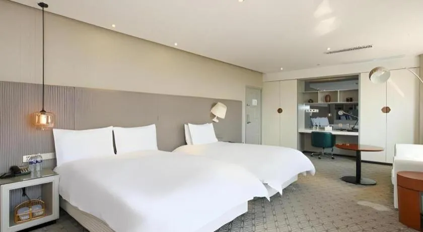 Bed in Shanghai Bund South China Harbour View Hotel