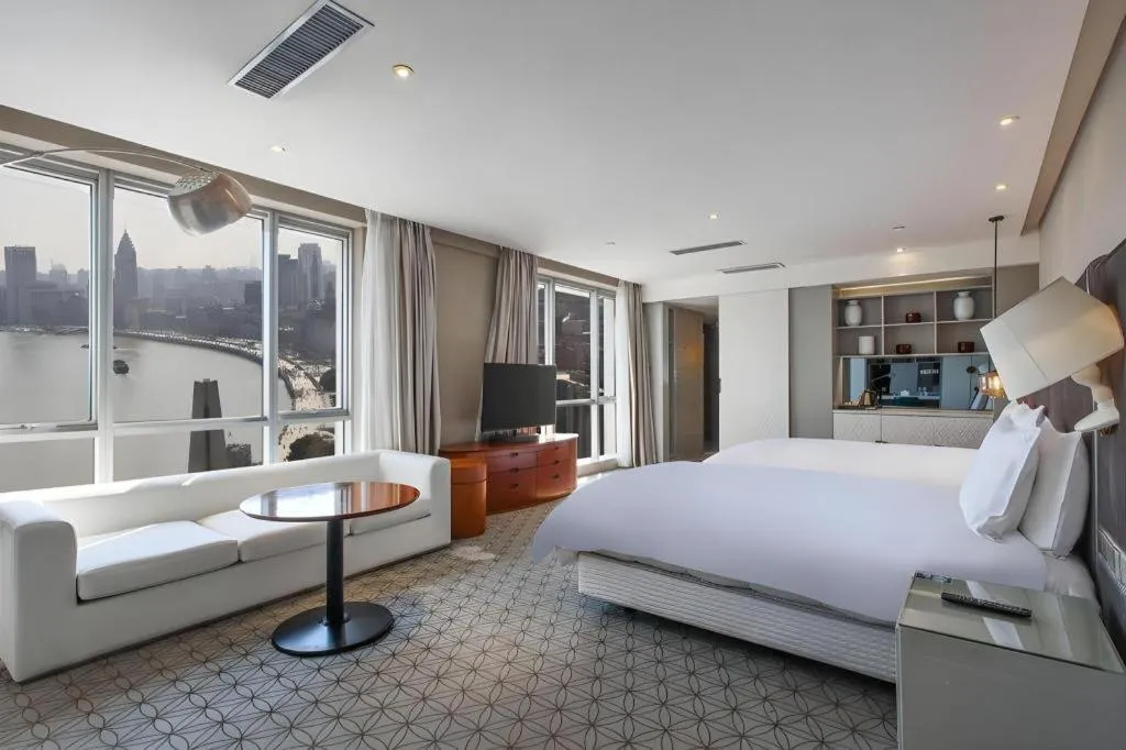 Bed in Shanghai Bund South China Harbour View Hotel