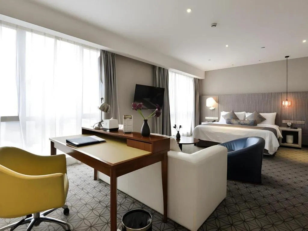 Bed in Shanghai Bund South China Harbour View Hotel