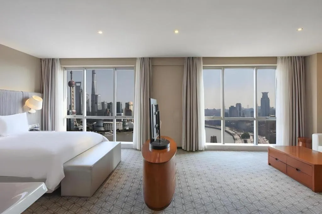 Bed in Shanghai Bund South China Harbour View Hotel