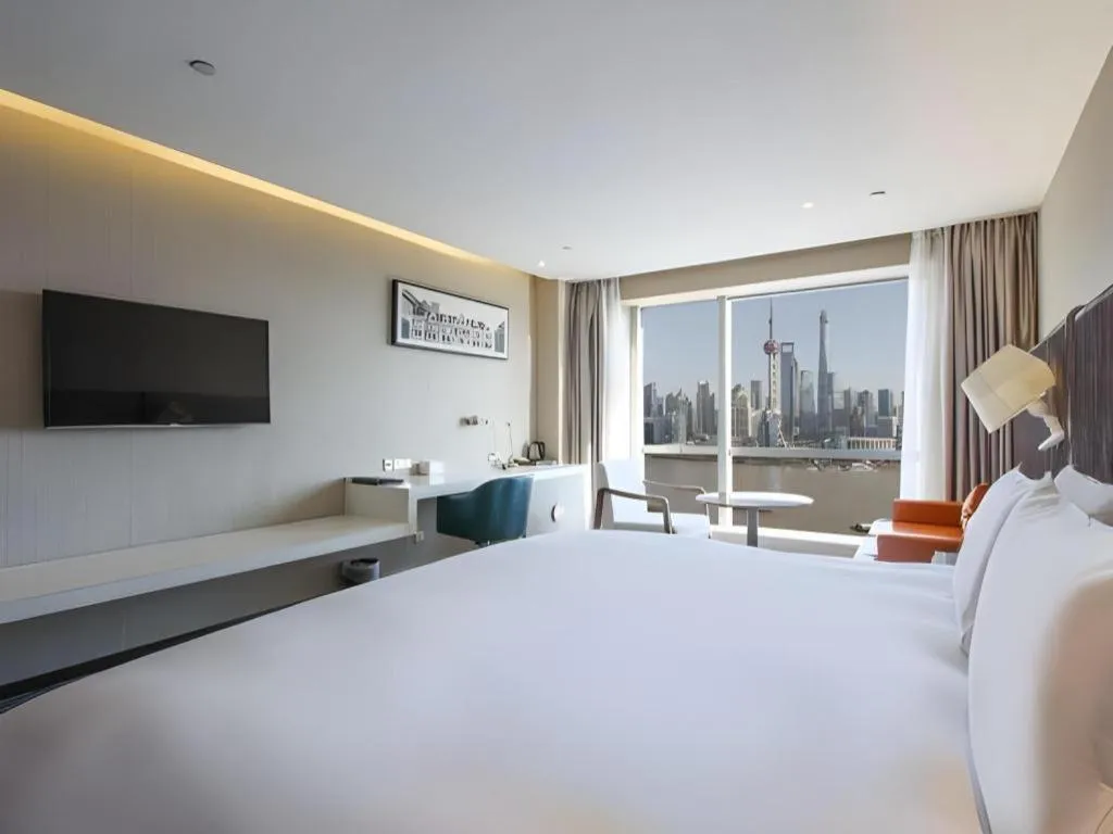 Bed in Shanghai Bund South China Harbour View Hotel