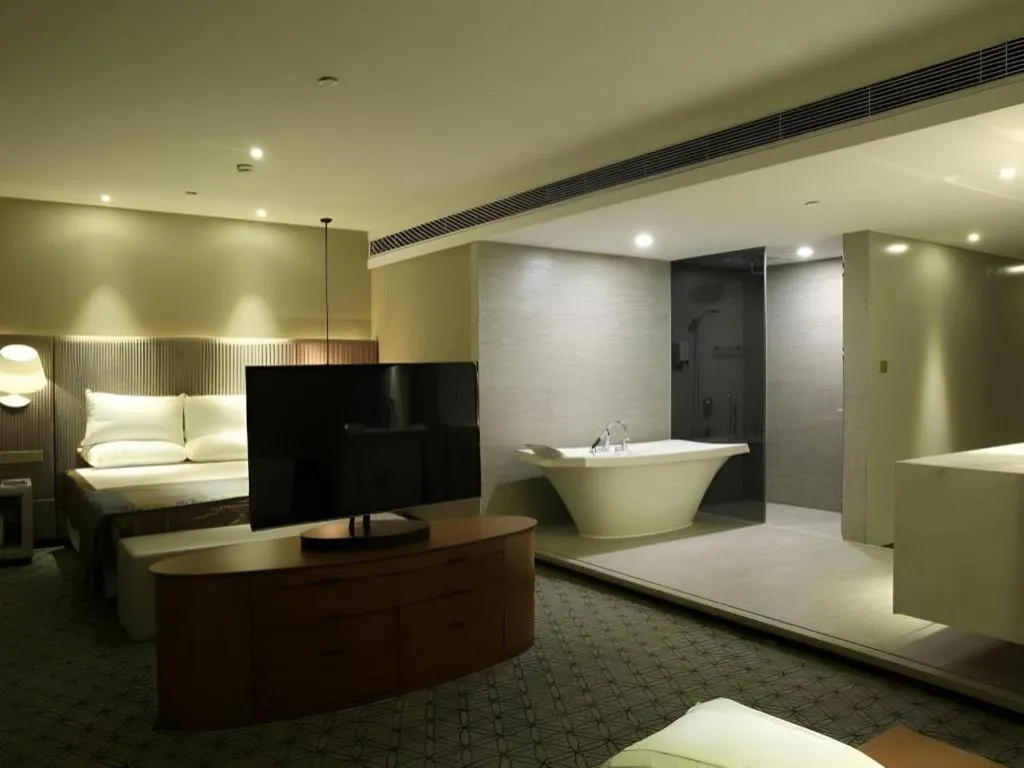 Bed in Shanghai Bund South China Harbour View Hotel