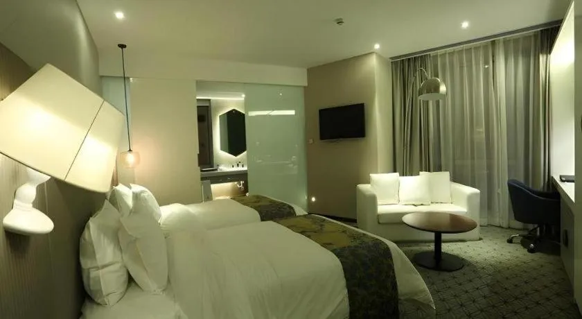 Bed in Shanghai Bund South China Harbour View Hotel