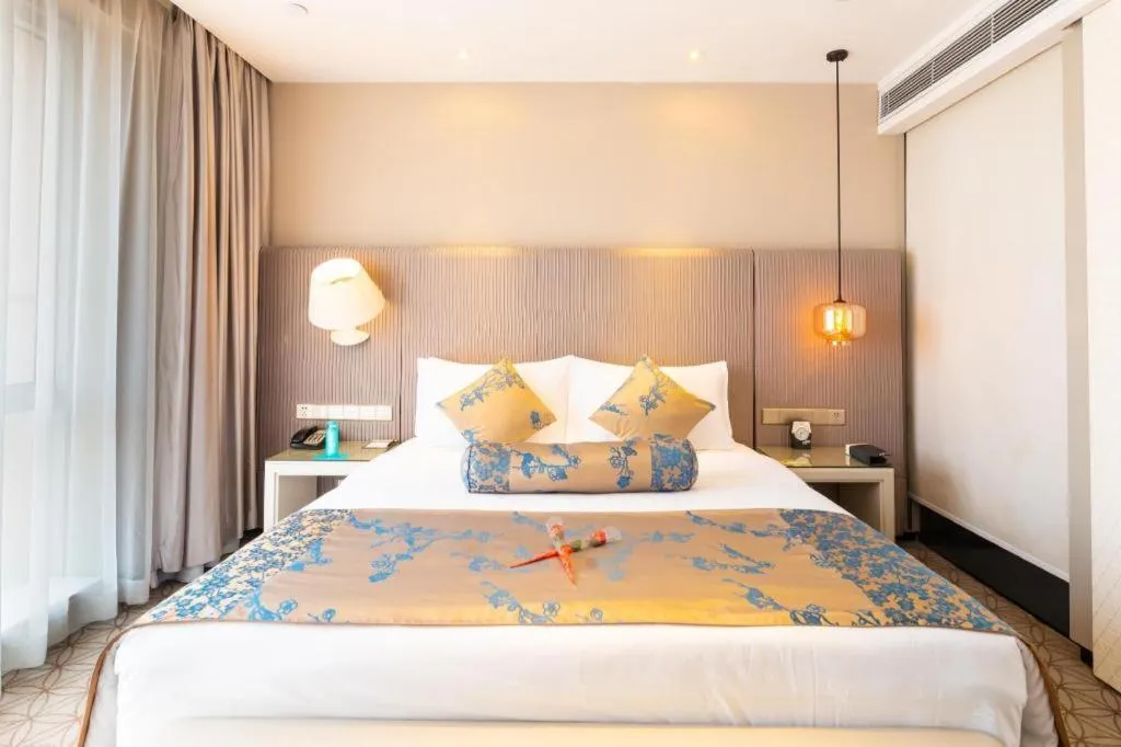 Bed in Shanghai Bund South China Harbour View Hotel