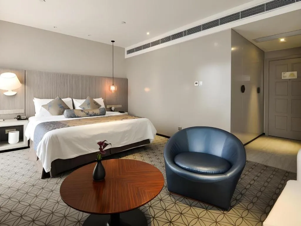 Bed in Shanghai Bund South China Harbour View Hotel