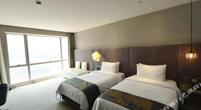 Bed in Shanghai Bund South China Harbour View Hotel