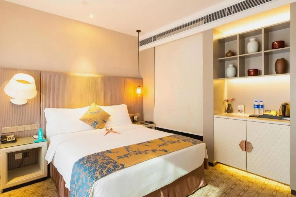 Bed in Shanghai Bund South China Harbour View Hotel