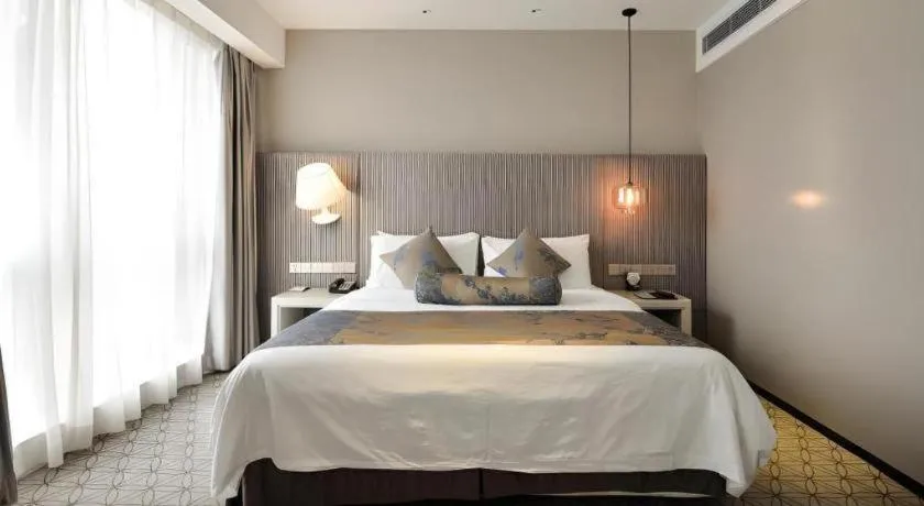 Bed in Shanghai Bund South China Harbour View Hotel