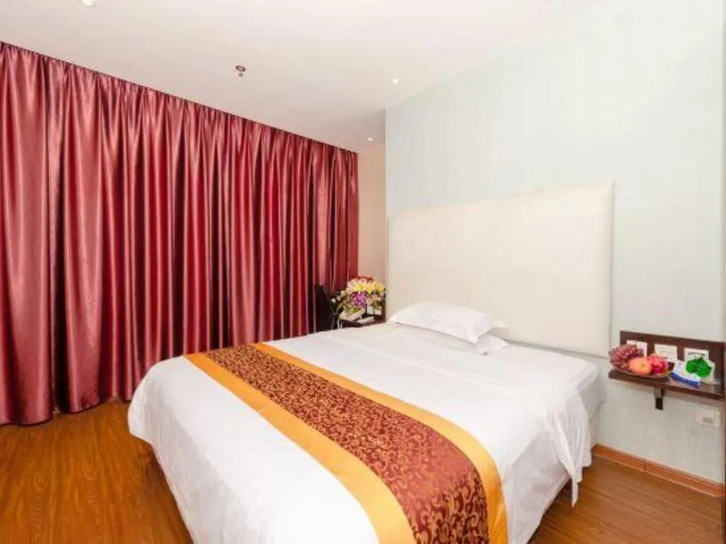 Bed in Xiamen Blue Peninsula Hotel