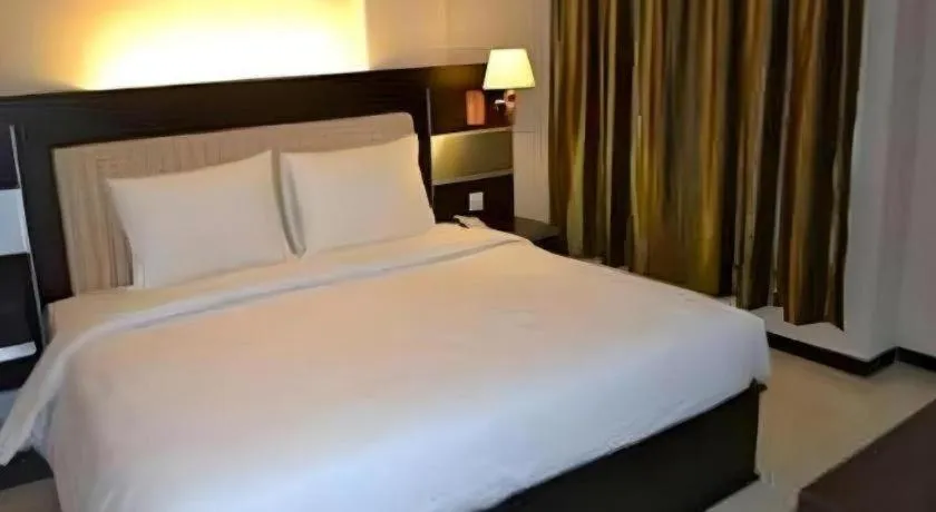 Bed in Zahra Syariah Hotel Kendari