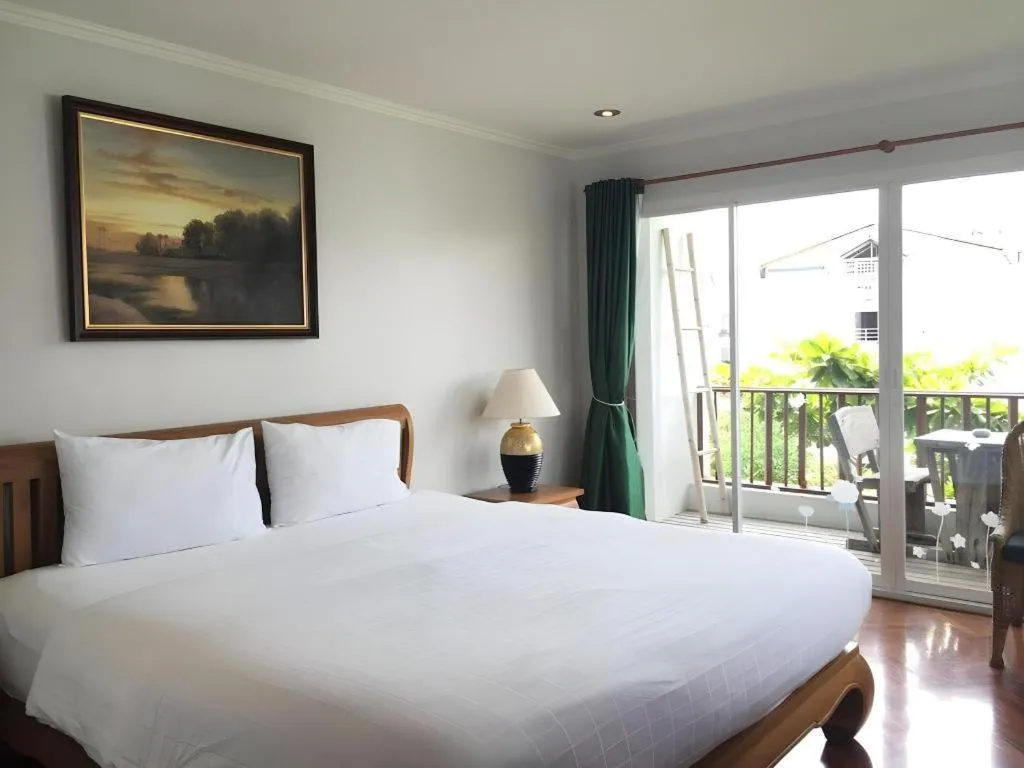 Bed in Chada Thai House