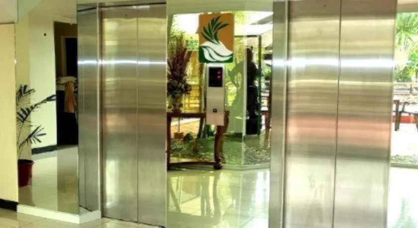 The Ritz Hotel at Garden Oases