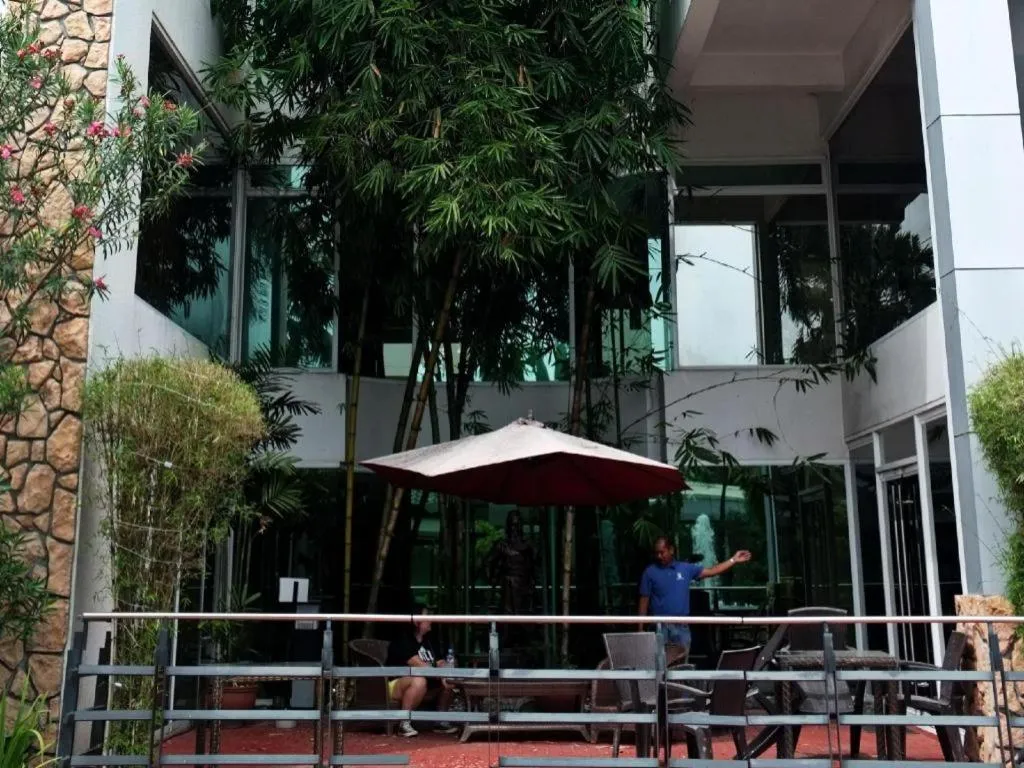 The Ritz Hotel at Garden Oases