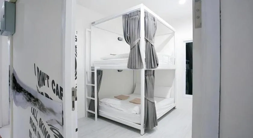 Bed in The Street Hostel Koh Lipe