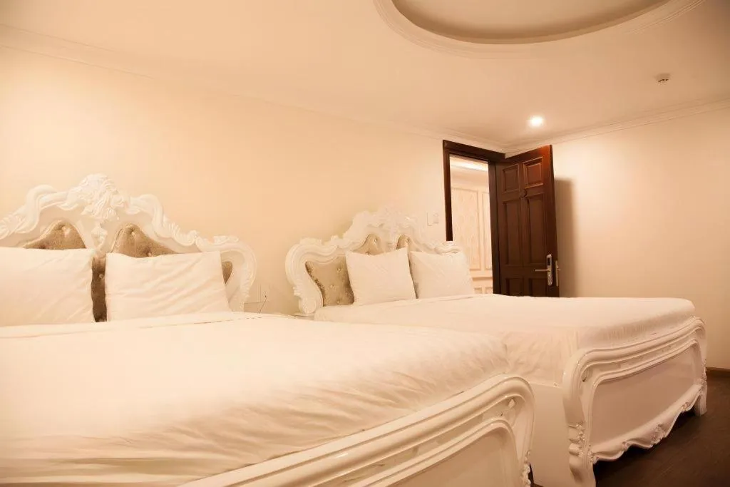 Bed in Hoa Sen Vang Hotel Dalat