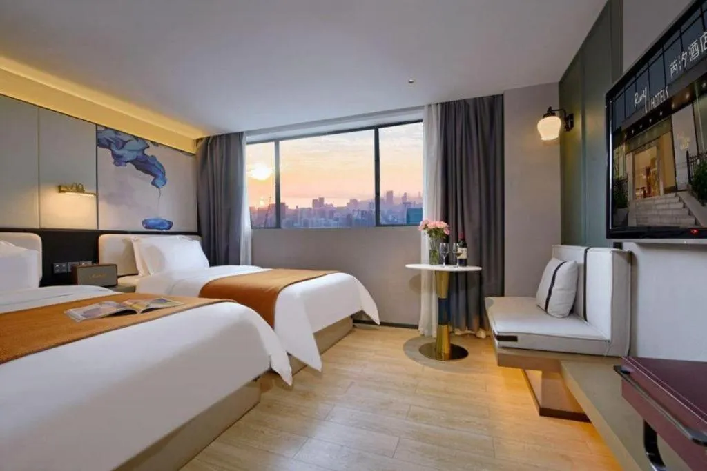 Bed in Bravo Business Hotel