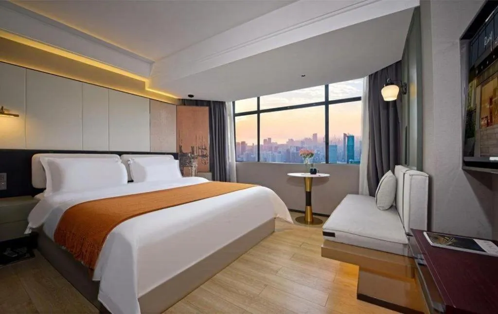 Bed in Bravo Business Hotel