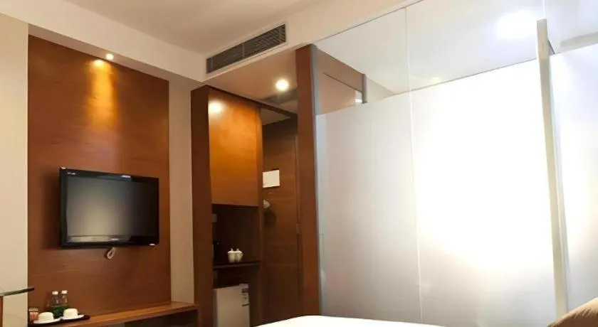 Bed in Bravo Business Hotel