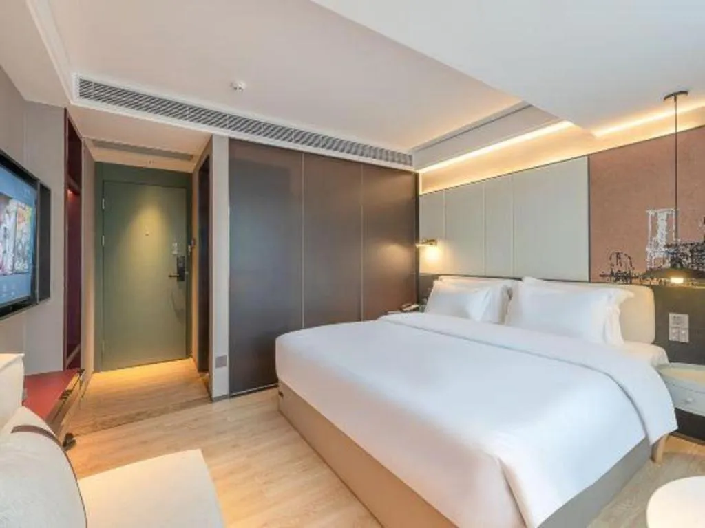 Bed in Bravo Business Hotel