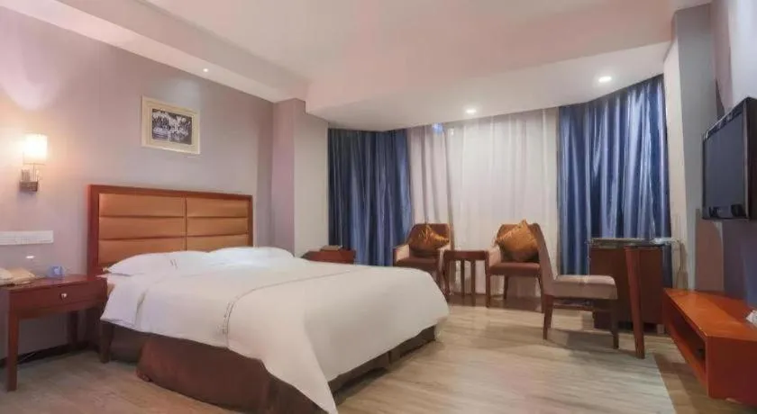 Bed in Bravo Business Hotel