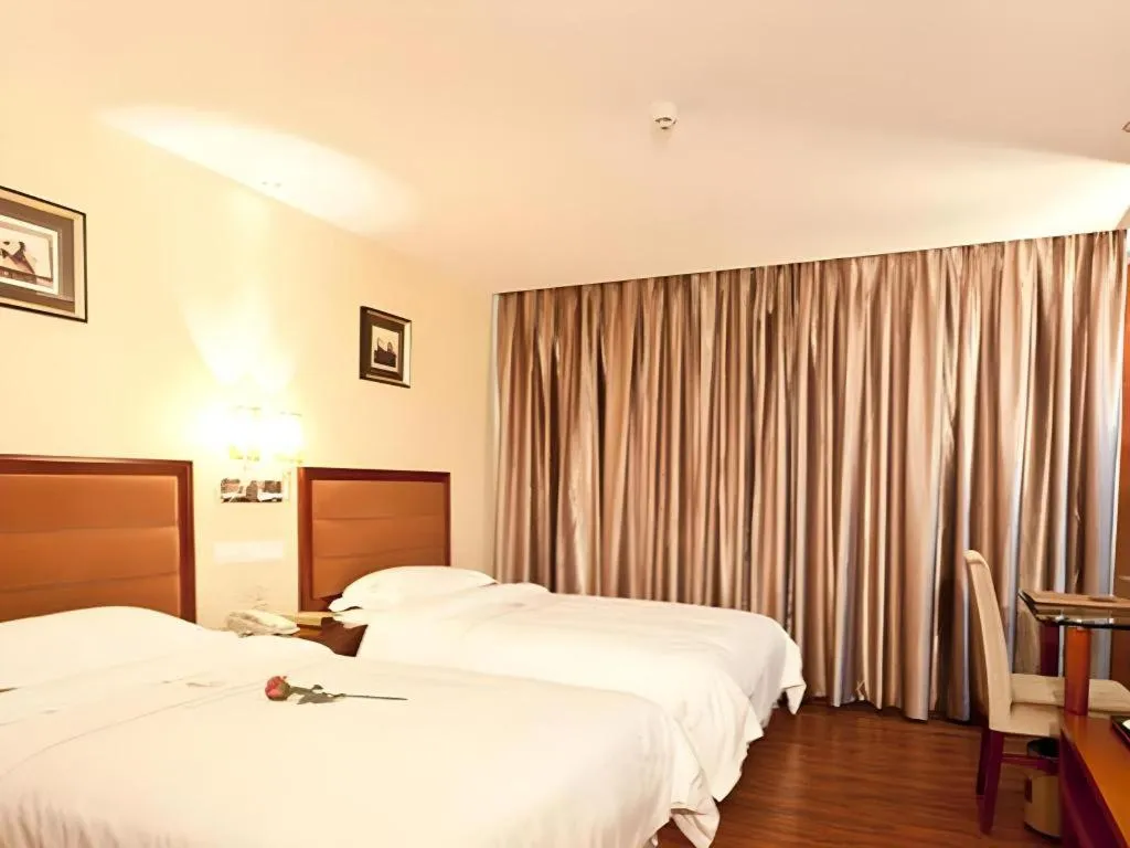 Bed in Bravo Business Hotel