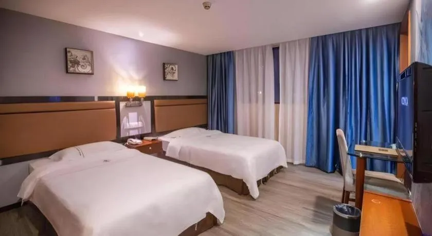 Bed in Bravo Business Hotel