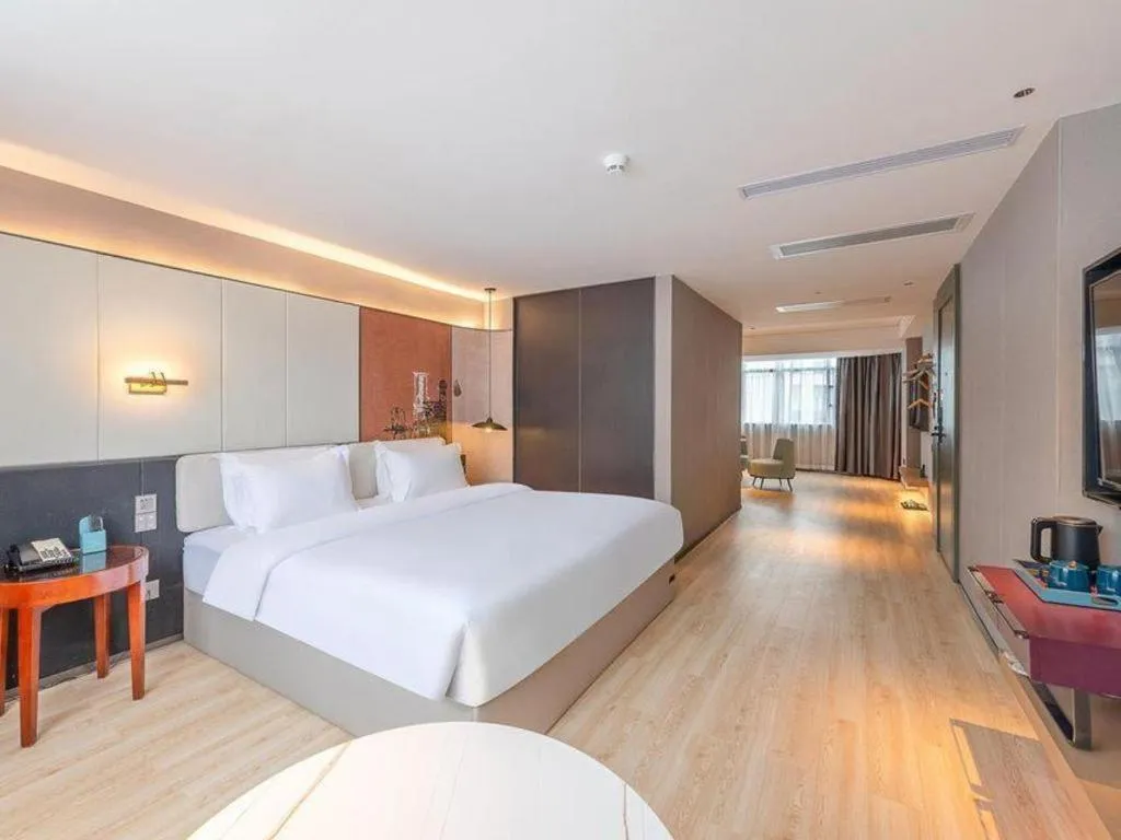 Bed in Bravo Business Hotel