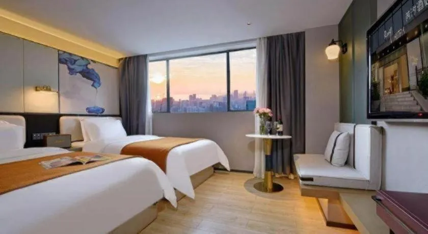 Bed in Bravo Business Hotel