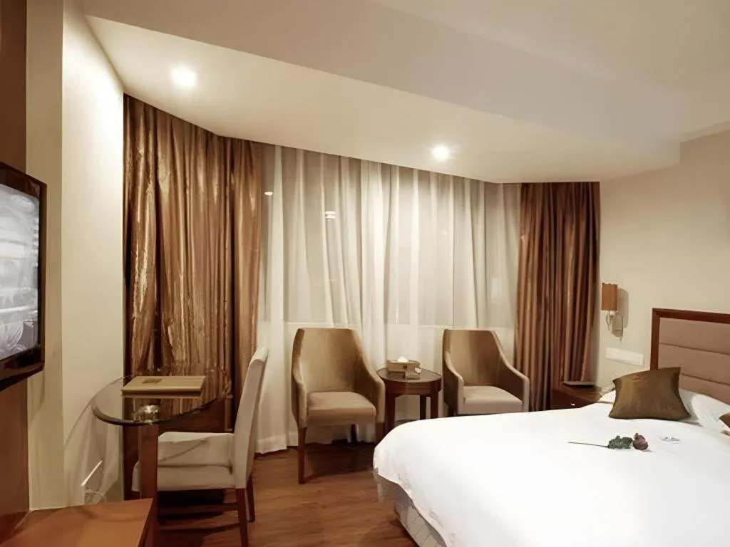 Bed in Bravo Business Hotel