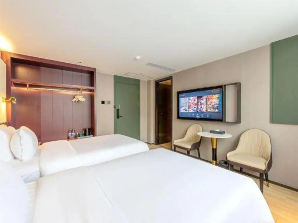 Bed in Bravo Business Hotel