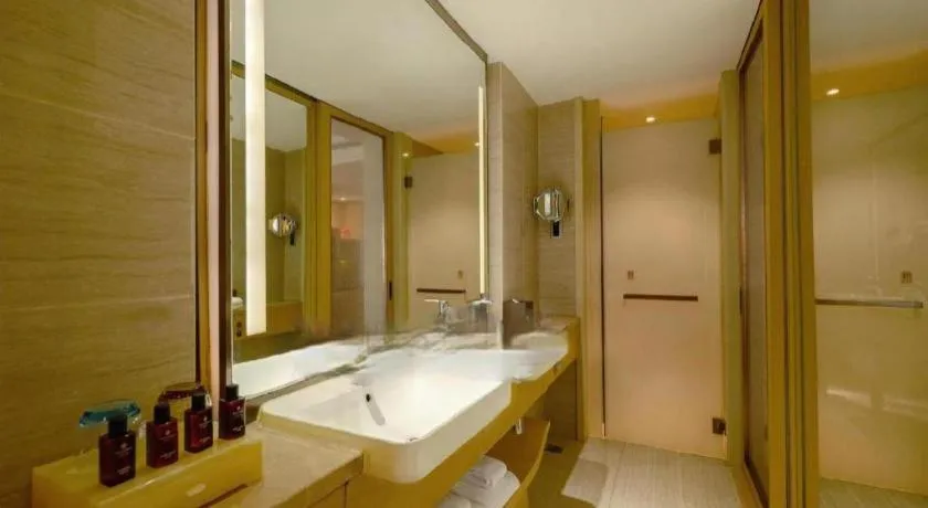 Sky World Hotel Qingdao