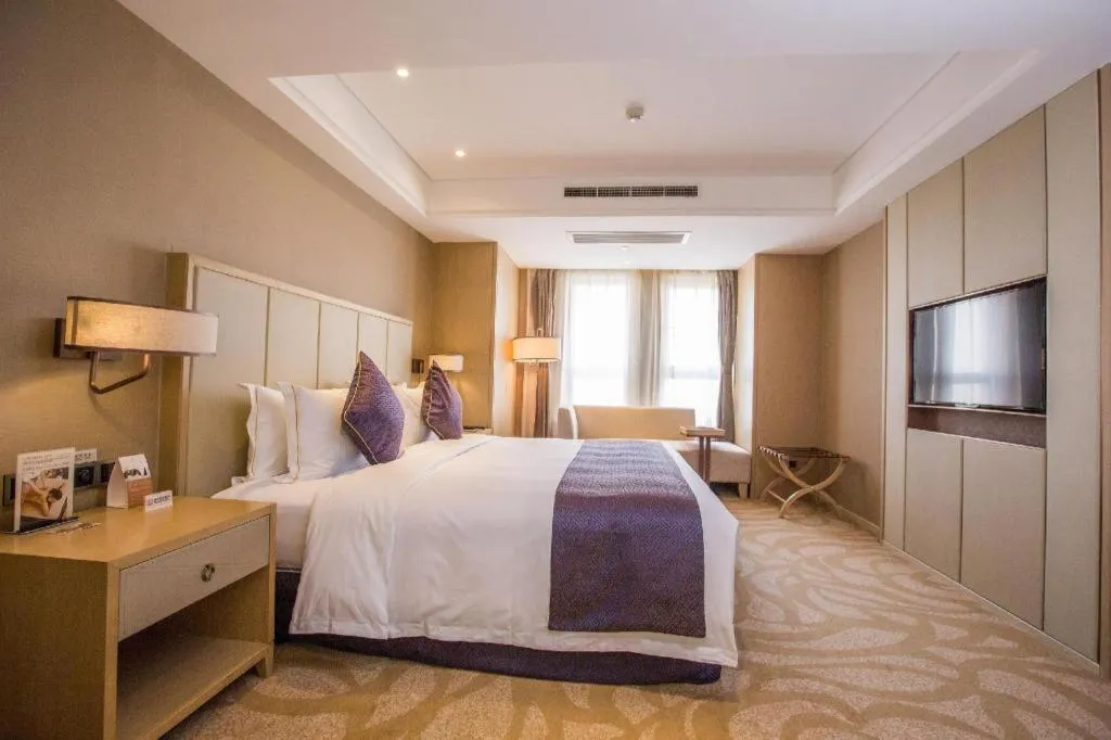 Bed in Sky World Hotel Qingdao