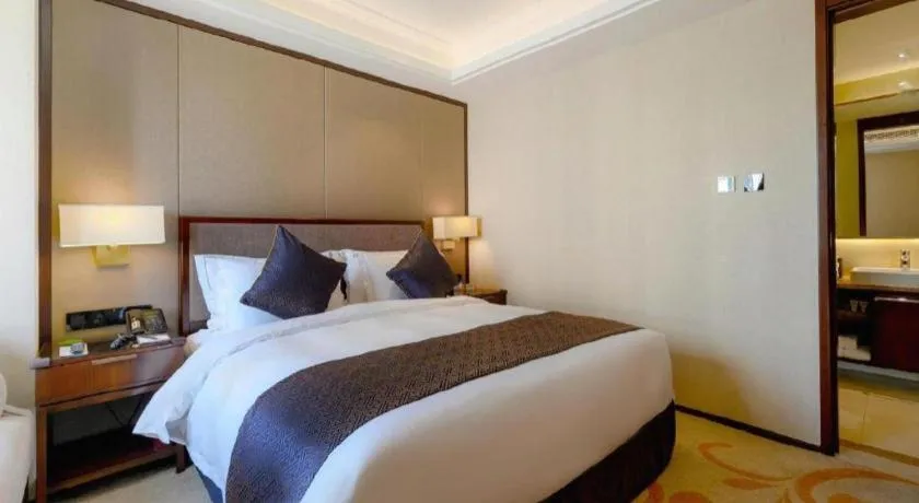 Bed in Sky World Hotel Qingdao