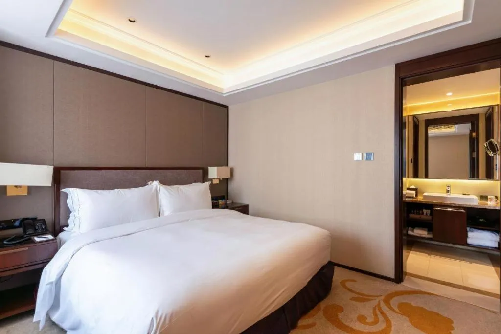 Bed in Sky World Hotel Qingdao